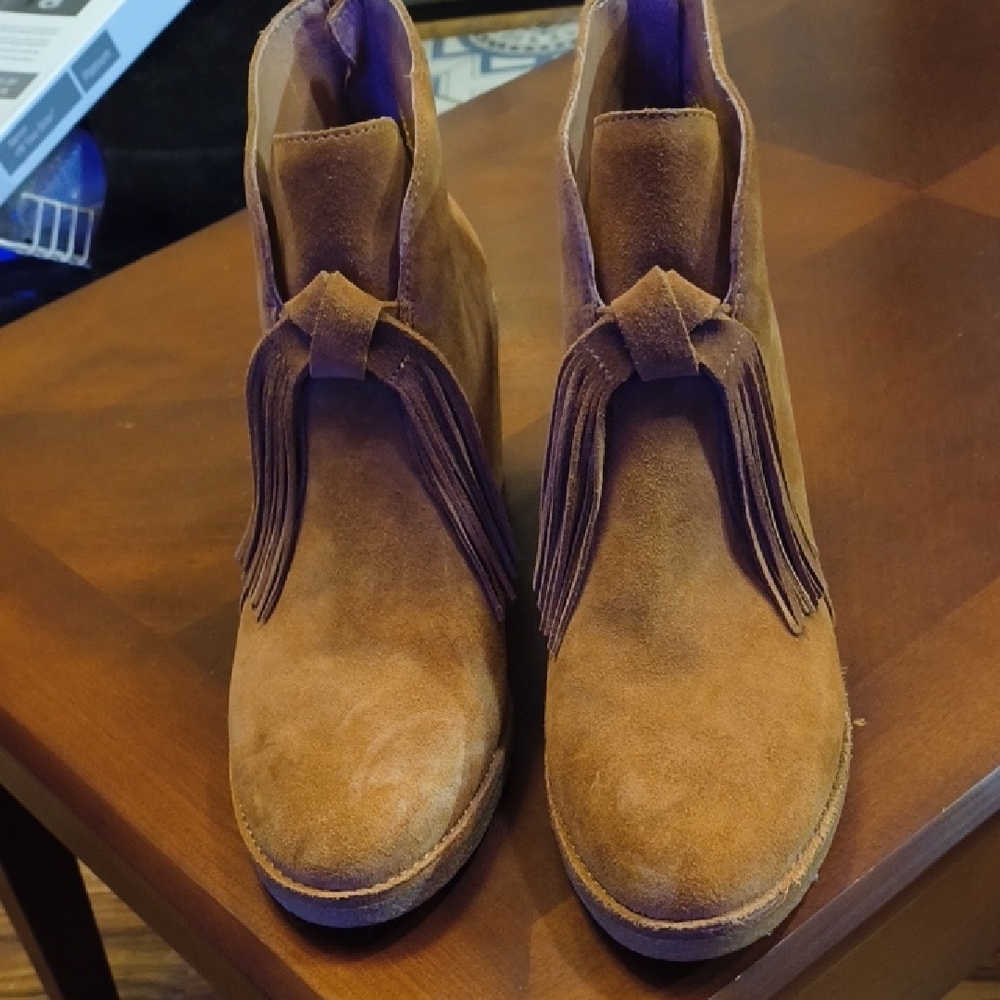 UGG Chestnut Suede ankle boots with Tassels (Sz. 11)